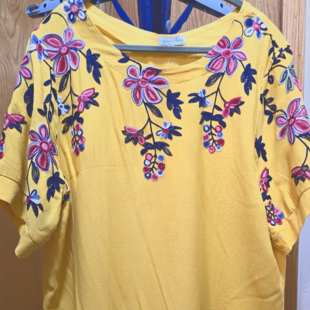 NWT, XL, Grace and Lace embroidered top.